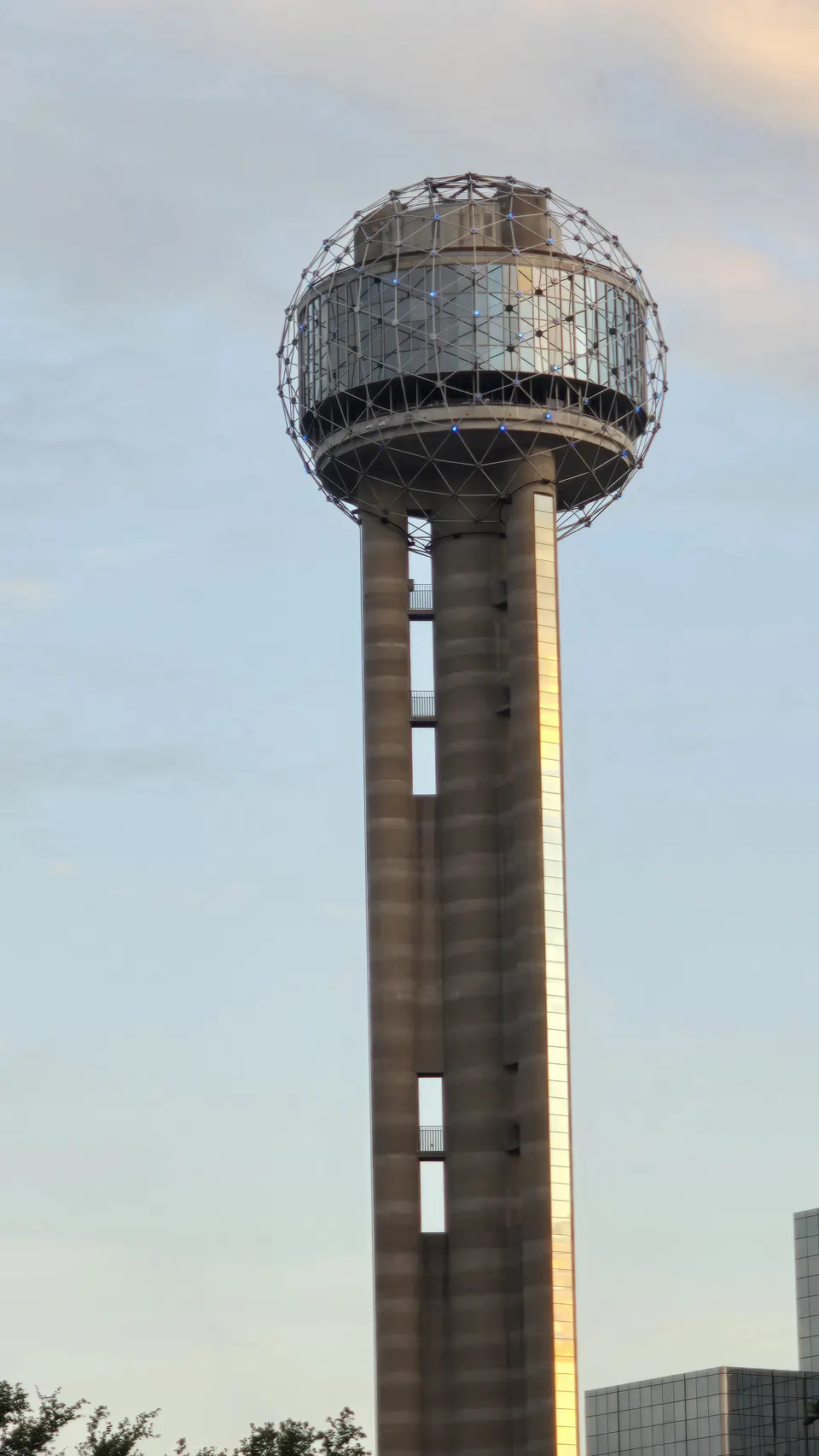 Reunion Tower at dusk