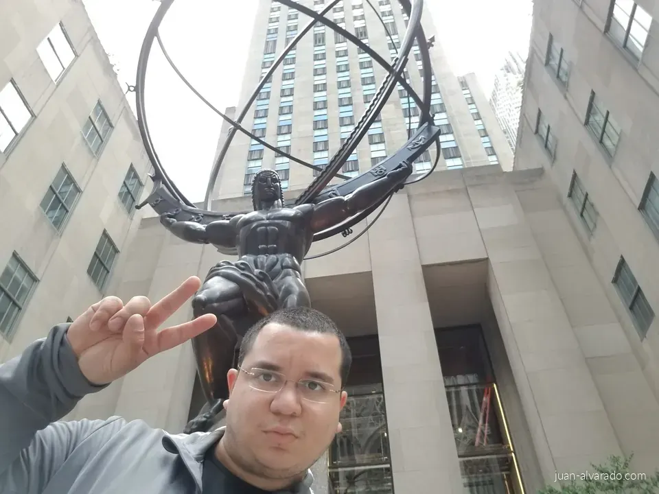 Selfie with the Atlas statue at Rockefeller Center