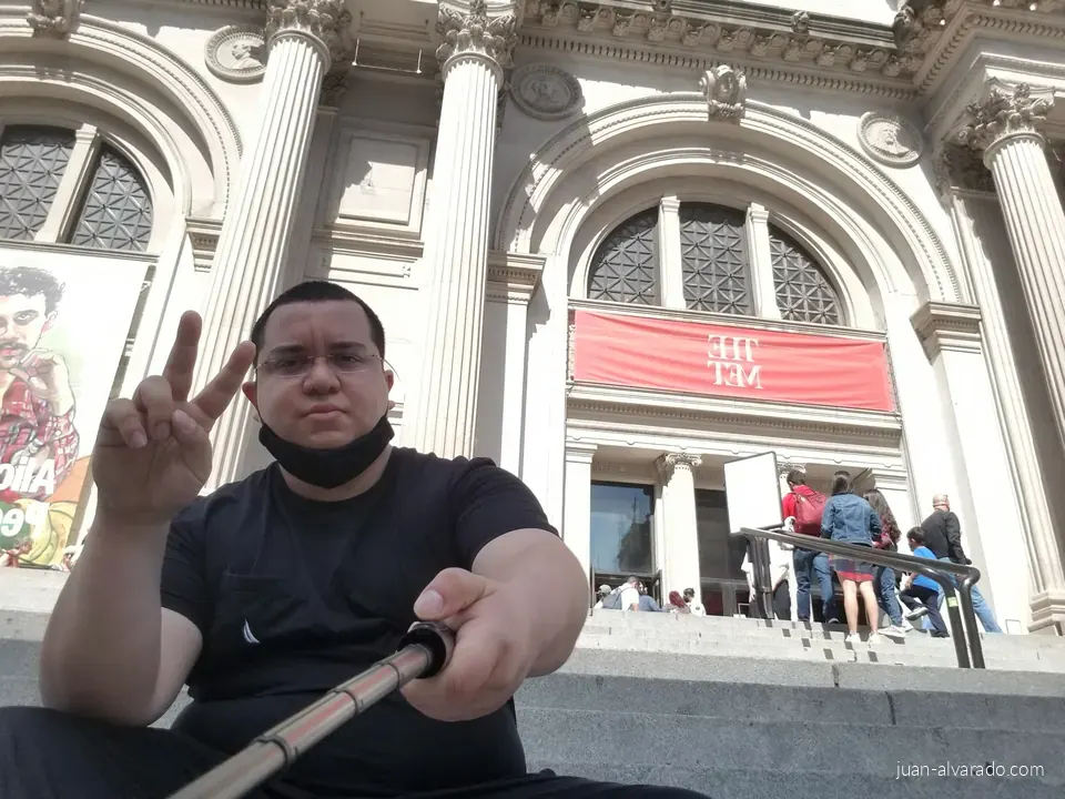 Another selfie at the Met